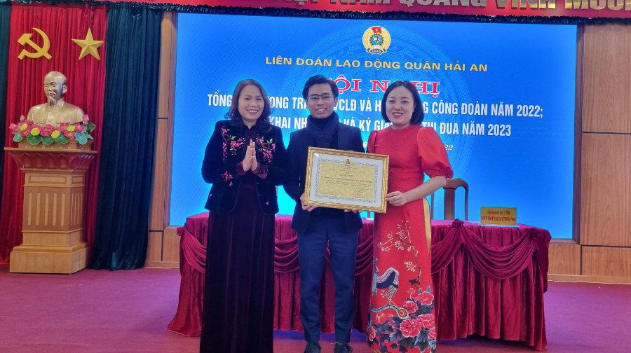 Công Đoàn Việt Pháp vinh dự nhận bằng khen LĐLĐ TP Hải Phòng